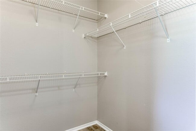 Building Photo - 816 Russet Valley Dr