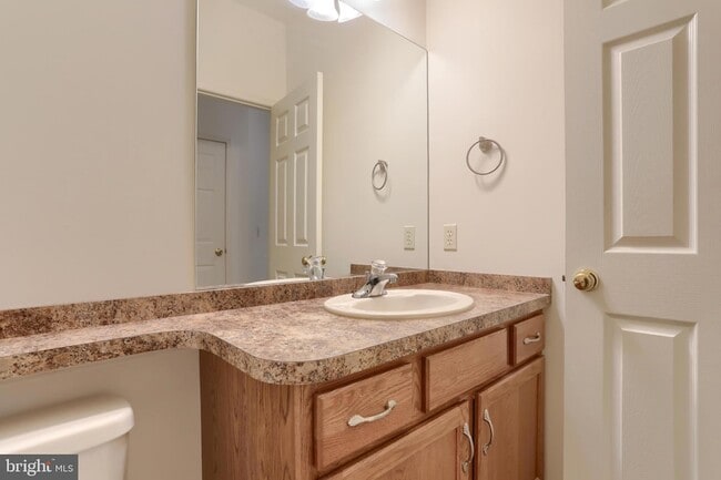 Building Photo - 712 Creekside Dr