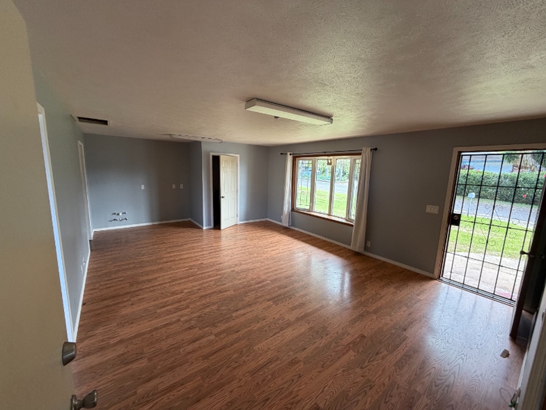 Building Photo - 60 Alapio Pl