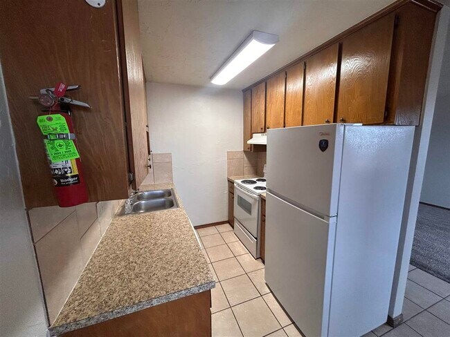 Building Photo - 1912 SW D Ave