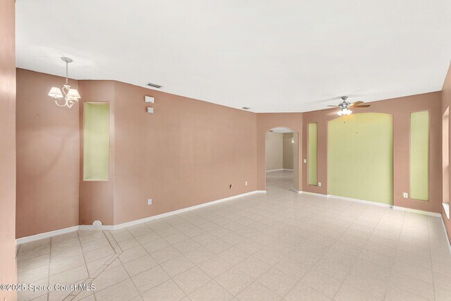 Building Photo - 1774 Sun Gazer Dr