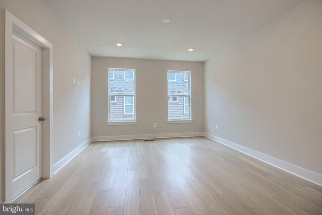 Building Photo - 2705 Ferry Bar Dr
