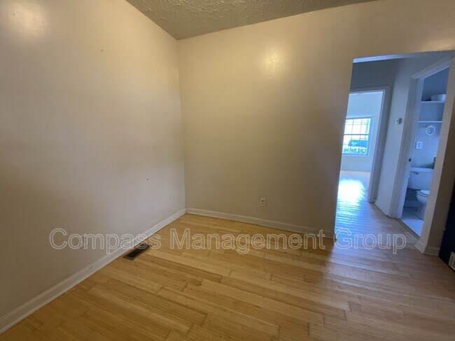 Building Photo - 2062 E 5th Ave