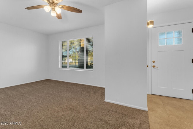 Building Photo - 517 E Hermosa Dr