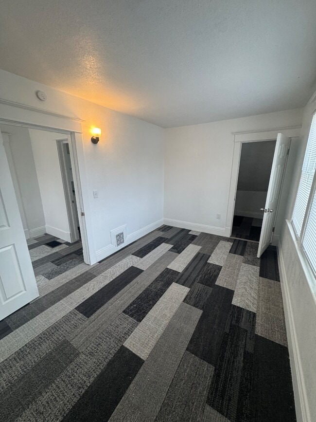 Building Photo - 1420 Okema St