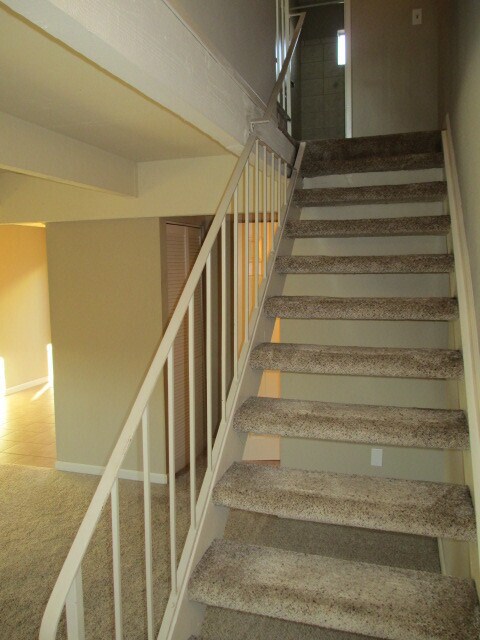 Building Photo - Parkview Townhomes across from Carmichael ...