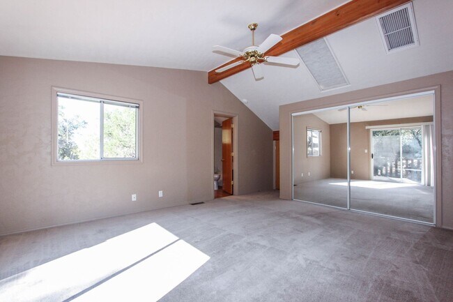 Building Photo - Home located in Pines & Boulders with Views!