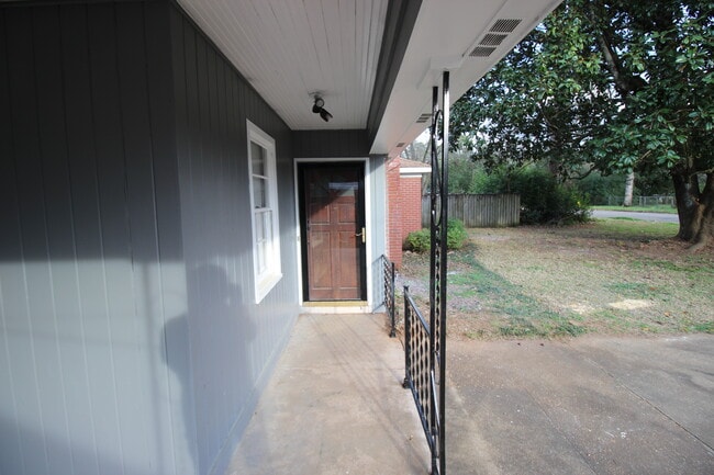 Building Photo - 3739 Honeysuckle Ct