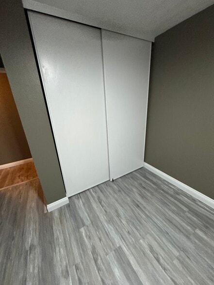 Building Photo - 5060 Village Dr