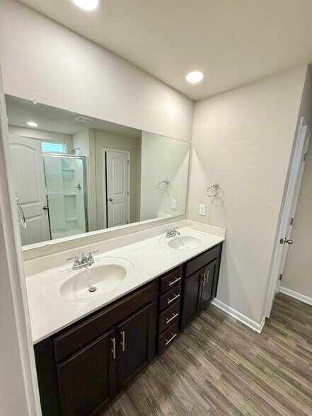Building Photo - 4724 Rdg Vly Dr
