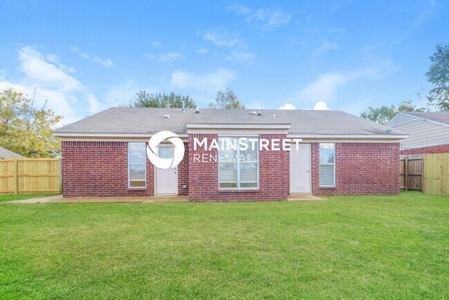 Building Photo - 4 Bedroom Pet-Friendly Home in Horn Lake, MS with Main Street Renewal