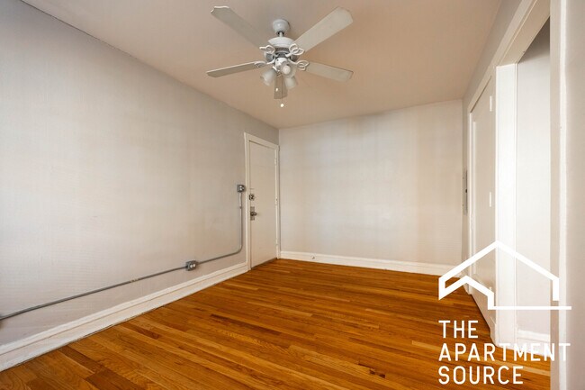 Building Photo - 3257 W Wrightwood Ave