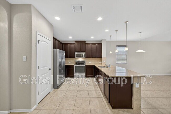 Building Photo - 10405 Macarthur Way