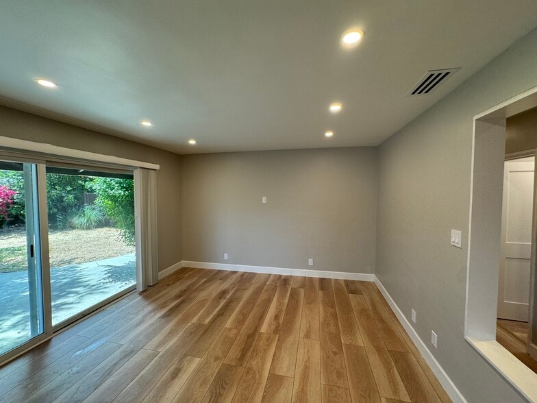 Building Photo - 8606 Casaba Ave