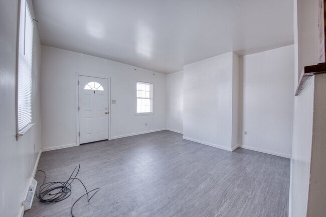 Building Photo - 128-128 Railroad St