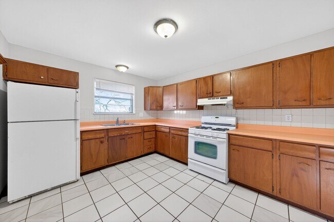 Building Photo - 8908 Scottdale Ave