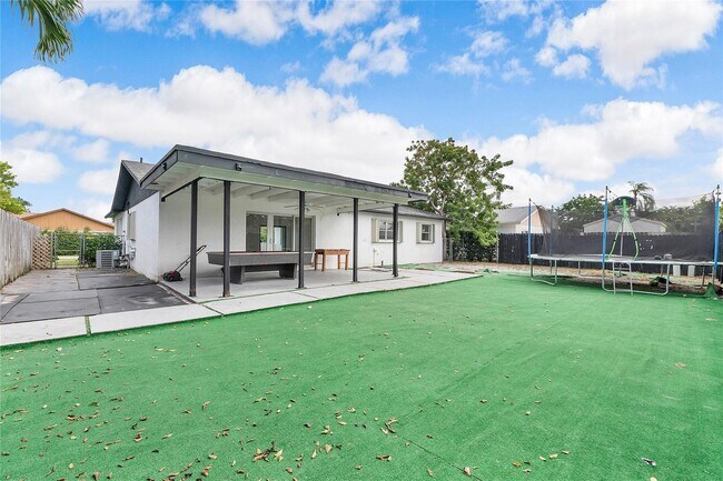 Building Photo - 2416 NW 98th Ln