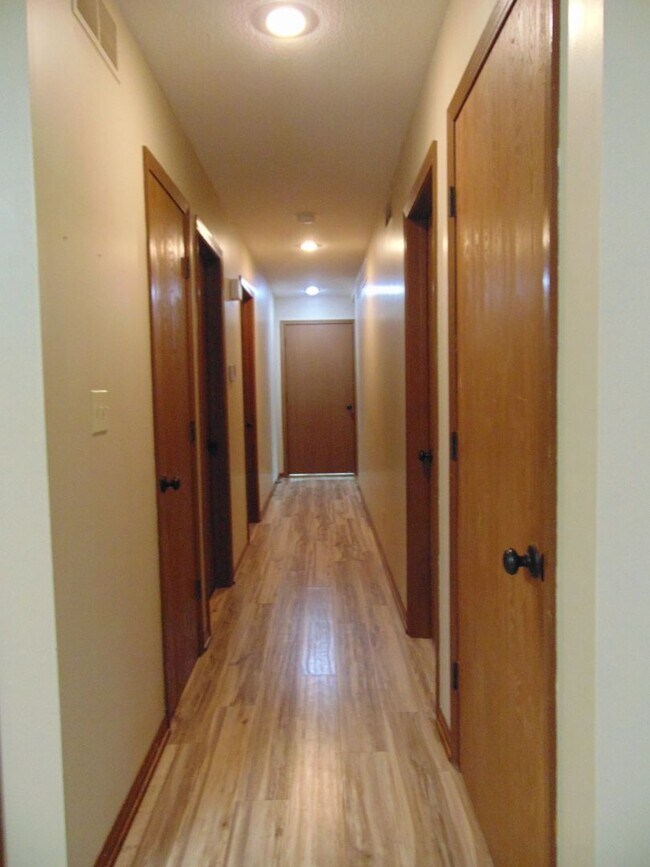 Building Photo - Amazing 3 Bed 2 Bath Country Home With Fab...