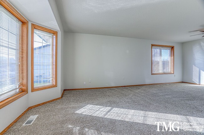 Building Photo - 3BD Ranch Style Home In Great Orchards Location!  Fully Fenced Yard!