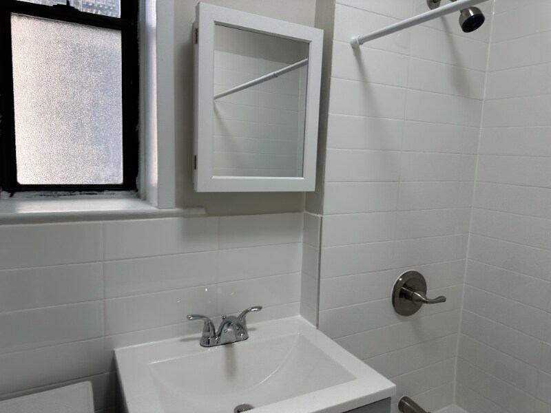 Building Photo - 18 Kensington Ave