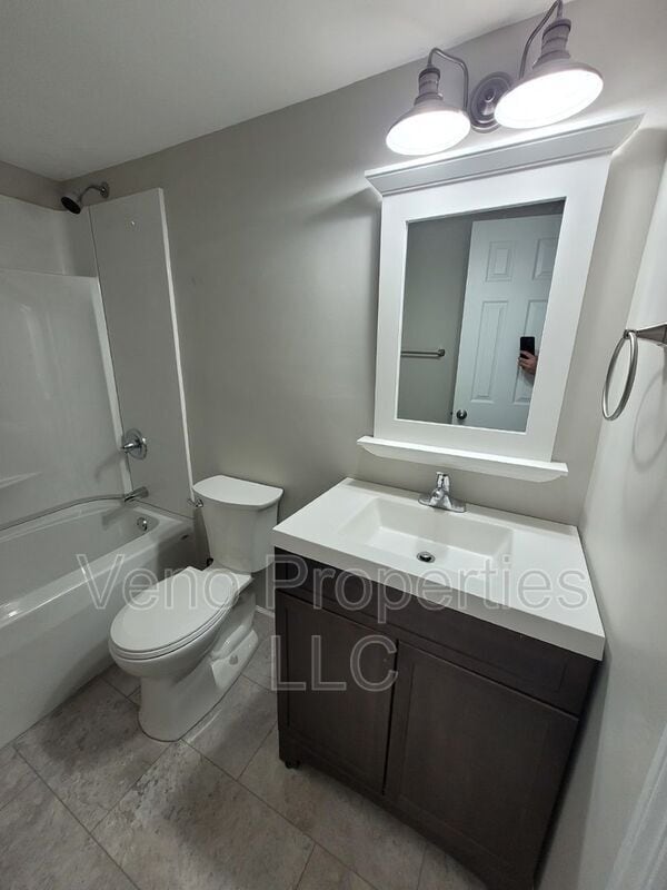 Building Photo - 9/11/13-13 Village Dr