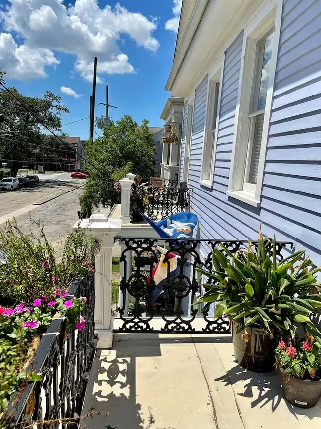 Building Photo - 1525 Melpomene St