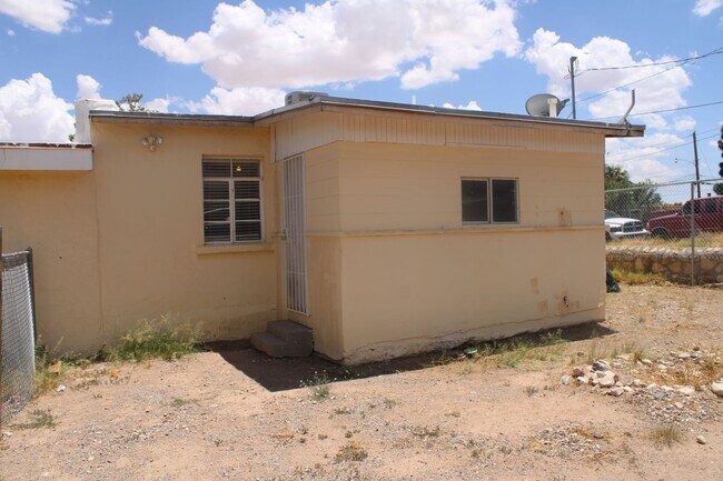 Building Photo - 8421 Mercury St