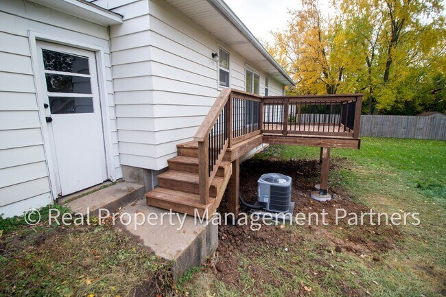 Building Photo - Fully Renovated 4 Bed, 2 Bath Home Near Br...