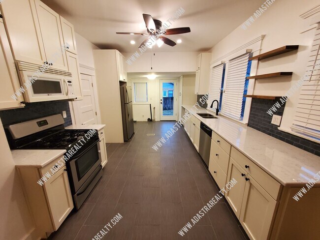 Building Photo - 4521 Fairmount Ave