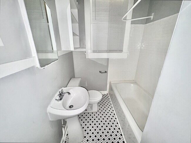 Building Photo - 666 Landis St