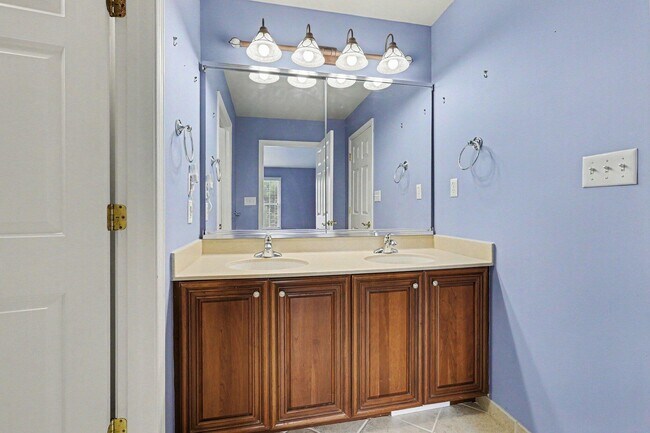 Building Photo - 24829 Reeds Pointe Dr