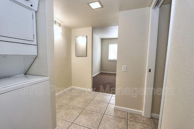 Building Photo - 1019 Dornajo Way