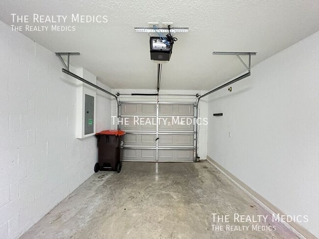 Building Photo - 15593 SW 48th Ave