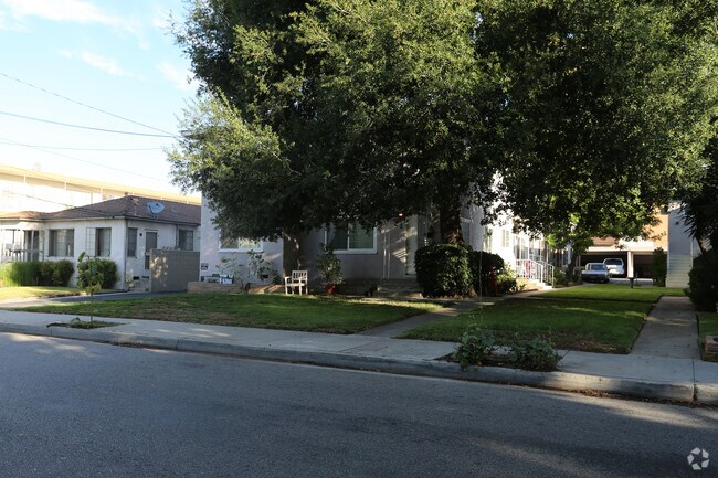 Building Photo - 707 E Windsor Rd