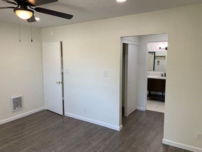 Building Photo - REALLY NICE UPSTRS 1BD 1BA CONDO FOR LEASE! MUST SEE!