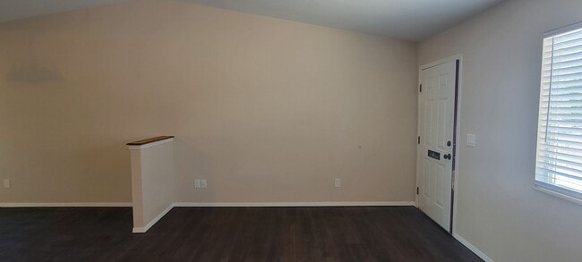 Building Photo - 3 Bedroom 2 Bath home