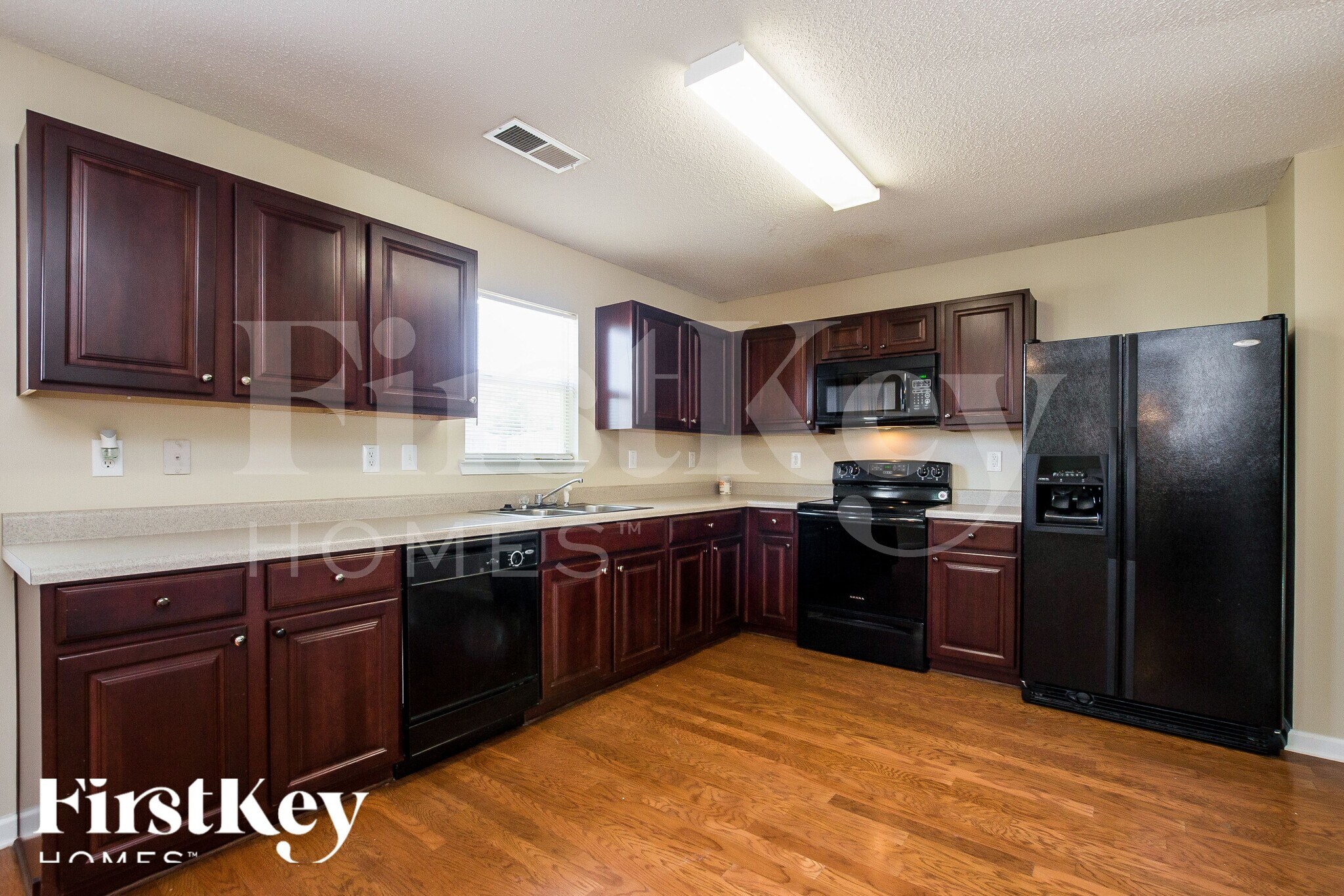 Building Photo - 3166 Redwood Run