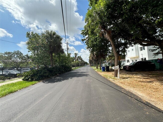 Building Photo - 729 NW 19th Ave