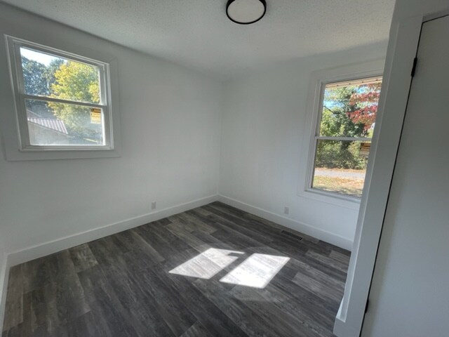 Building Photo - 1704 Walnut Ave