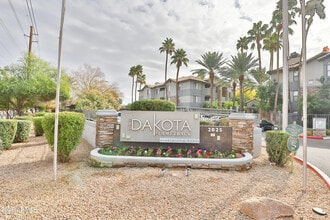 Building Photo - 2025 E Campbell Ave