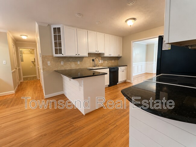 Building Photo - 2937 Delaware Dr