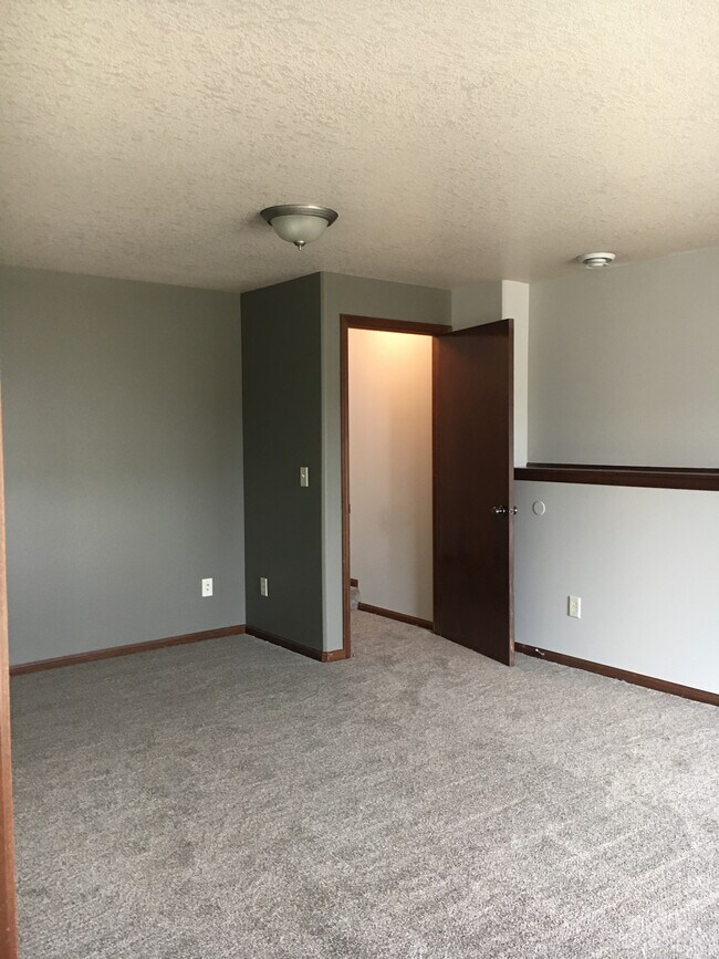 Building Photo - 508 S Whitewood Ave