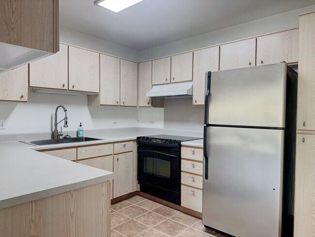 Building Photo - Kulana Knolls 1 bedroom townhome with TWO parking