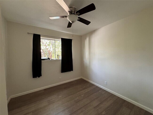Building Photo - 9501 Quail Ct