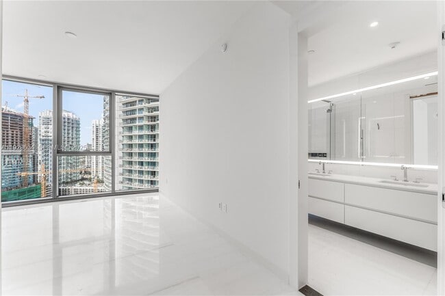 Building Photo - 300 Biscayne Blvd Way