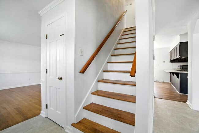 Building Photo - 24 Bohnert Dr