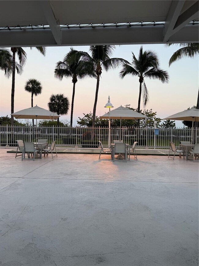 Building Photo - 2899 Collins Ave