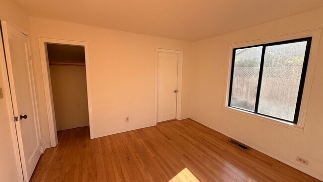 Building Photo - This two-bedroom, one-bath home in Upper Seaside