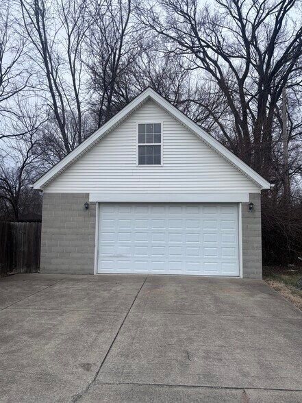 Building Photo - 2925 Bowman Ave