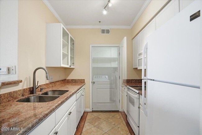 Building Photo - 1701 E Colter St